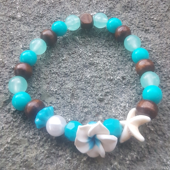 🌴 Luminous Hawaiian Treasures Bracelet Set - Picture 11 of 15